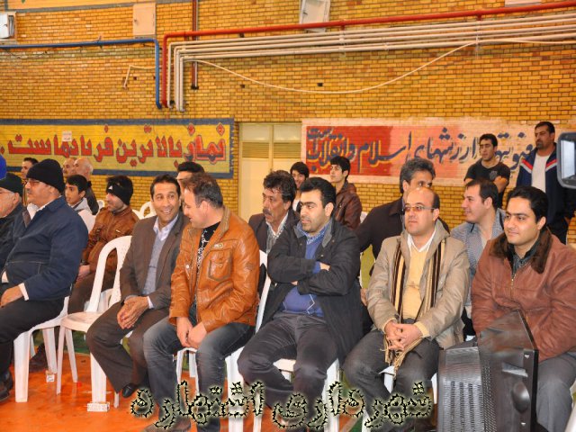 جمعی از مسئولان در مسابقات کشتی جام تختی 