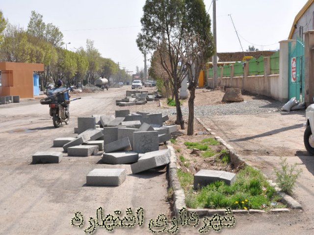 جدول گذاری حاشیه جنوبی خیابان اصلی - مقابل استخر سرپوشیده شنا