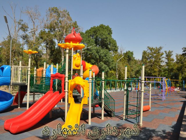نصب وسایل بازی چند منظوره در پارک شهدا