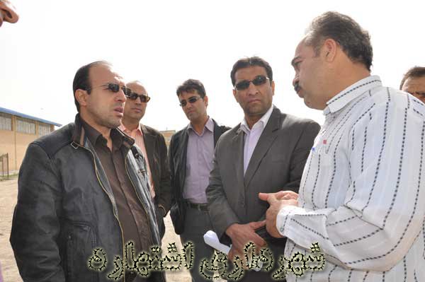 حضور مسئولین به منظور بررسی مشکلات استخر شنا 