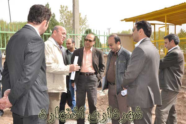 حضور مسئولین به منظور بررسی مشکلات استخر شنا