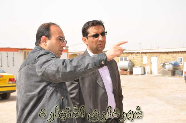 حضور رئیس شورا در محوطه استخر شنا