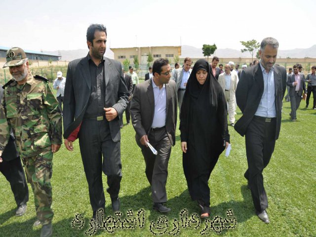 حضور مسئولان استان و شهر در مراسم بهره برداری از زمین چمن مصنوعی 
